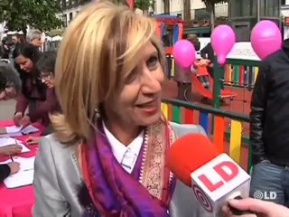 Rosa Díez recoge las 15 mil firmas exigidas para las europeas