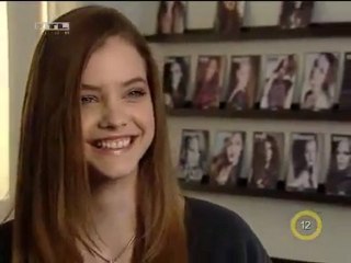 Beauté femme de l'Est _ Barbara Palvin : La Reine de la piste