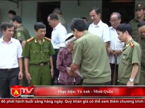 ANTÐ - Ban Giám đốc CATP thăm, tặng quà các gia đình thương binh liệt sĩ