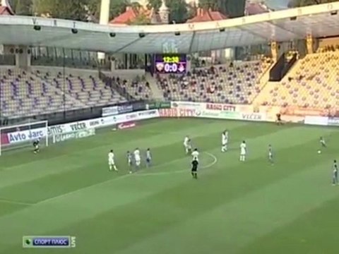 Un énorme coup-franc surpuissant dans la lucarne !