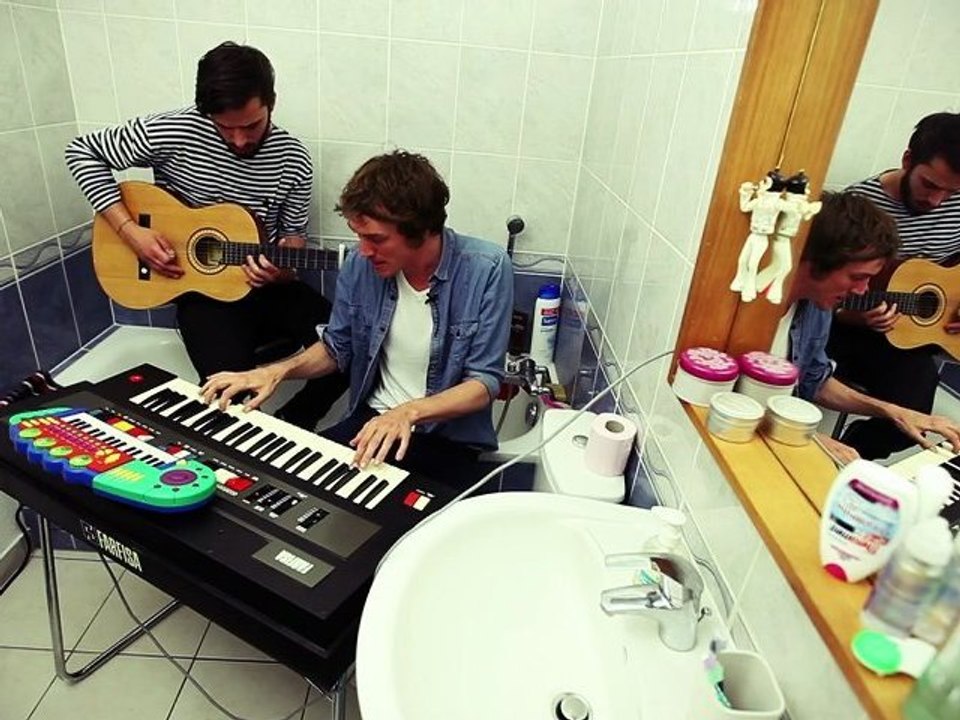#045 MODERN BORDERS I SCENE DE BAIN ( saison 2 )