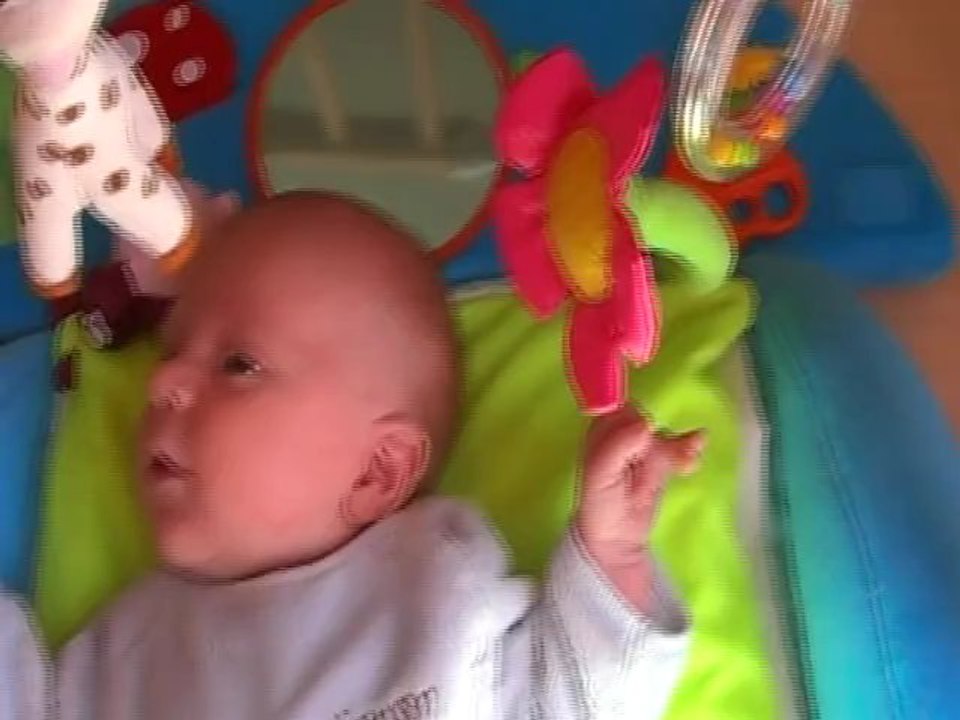 mael sur tapis d eveil