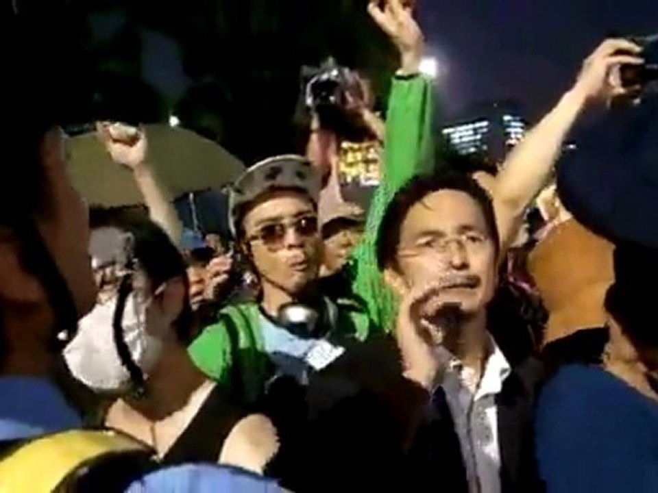 拡声器の独占デモ