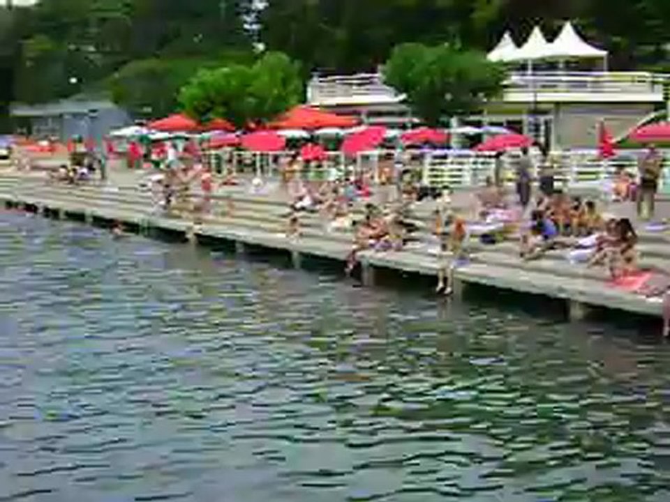 60 ans de la plage à Thonon - les enfants sautent avec les pro - LE MESSAGER