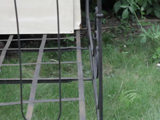 5 juillet 2012 Colette veut jouer avec Olga dans le jardin