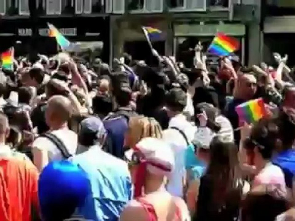 CHAR DU FOX CLUB : Marche Des Fiertés 2012 le Défilé