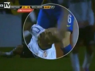 Un joueur brésilien mord son adversaire