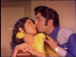Hot Sridevi In Chitapata Chinukulu Song