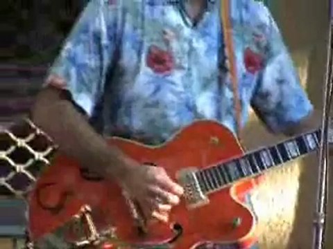 CATFISH COMBO le 6/07/2012 The Catfish Combo est un trio rockabilly et early Rock'n'Roll inspirée du swing original des formation du début des '50's en concert à Salernes l