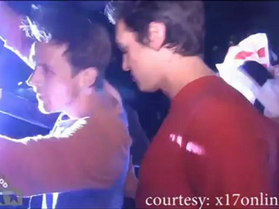 FIGHT between Katy Perry's friends & photographers