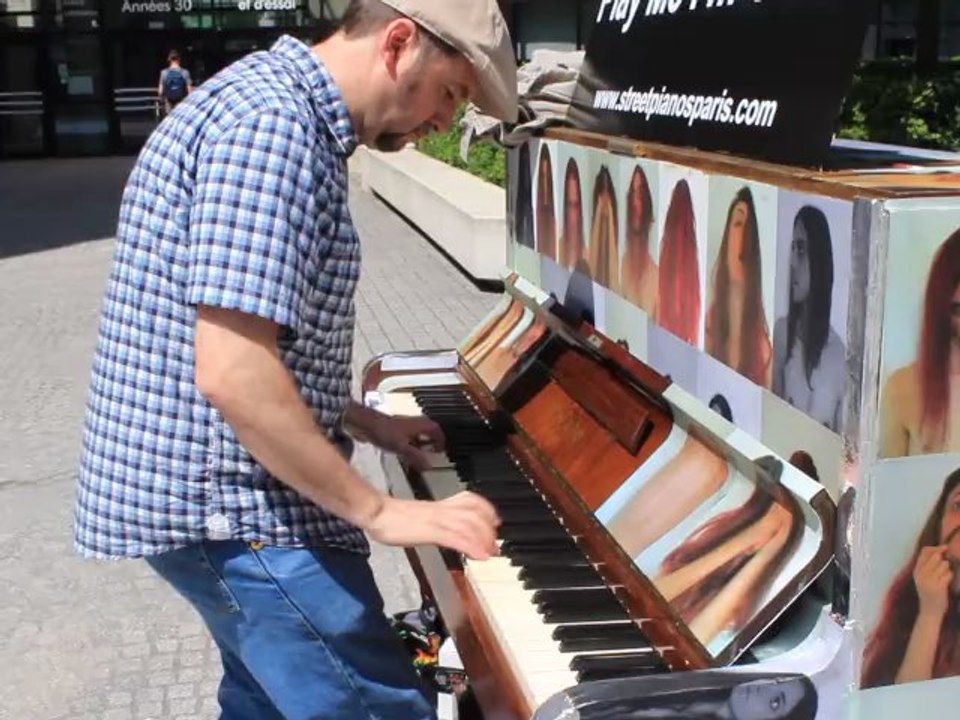 Il Jouait du Piano debout .... He played the piano stand. !!