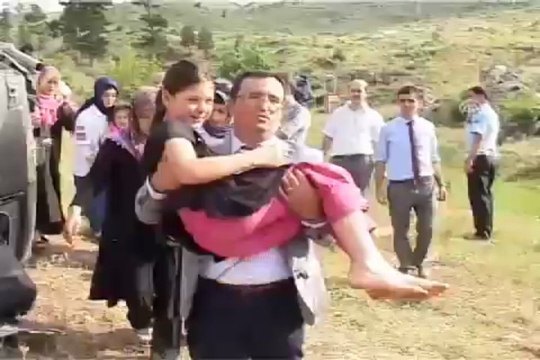 Yardımlarına Bakan Eroğlu koştu