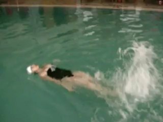 Burcu hanım son yüzme deslerini yapıyor