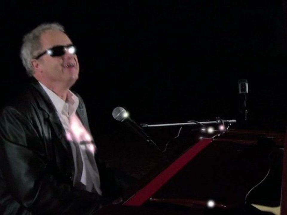 PIANISTE CHANTEUR chante "Unchain my heart" REMY MONCORGE