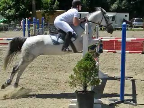 Concours de CSO à Villeneuve de Marc en club3 Moi et la Kim