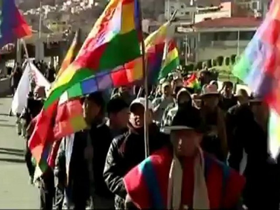 Clashes rock Bolivian capital