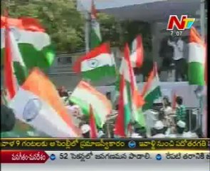 Anna Hazare storms Delhi, warns of August stir