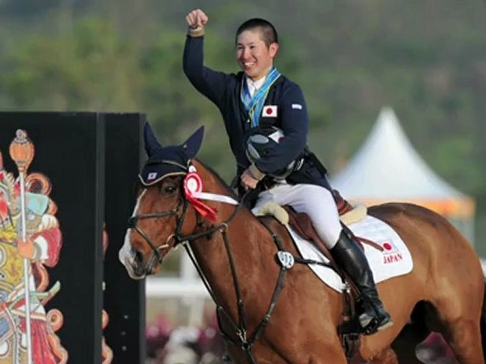 Meditating Buddhist monk saddles up for London