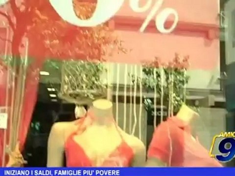 Iniziano i saldi, famiglie più povere