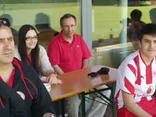 Έλληνες παρακολουθούν την προπόνηση της Κυριακής (8/7) στο Άχενκιρχ