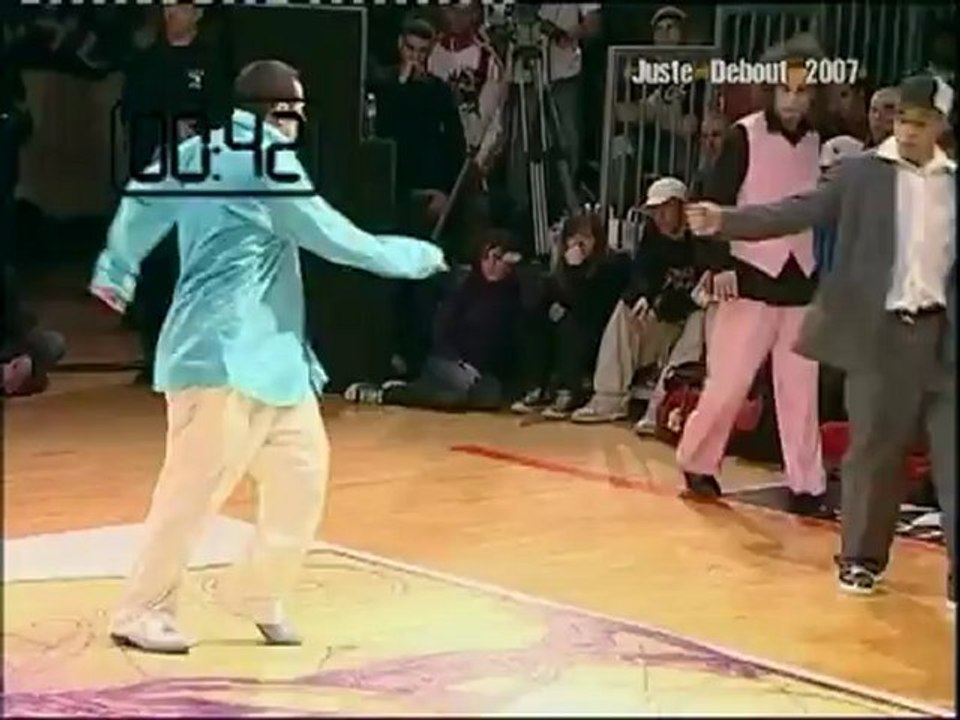 J Smooth in Popping Hip Hop Dance Battle @ Juste Debout