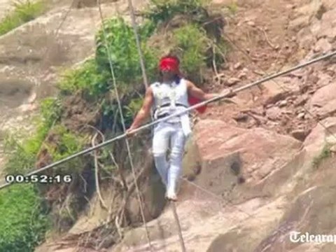 Китаец выжил после падения с 200 метровой высоты