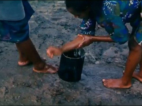 Raymond Depardon - Afriques, comment ça va avec la douleur ? (1996, extrait I)