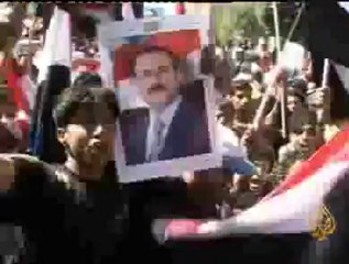 متظاهرون يهتفون باسقاط النظام في اليمن