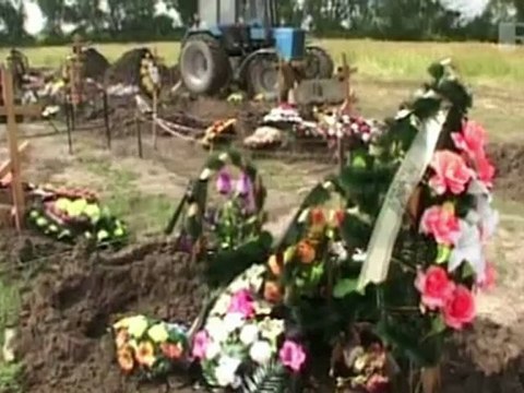 Russia mourns flood victims as questions mount