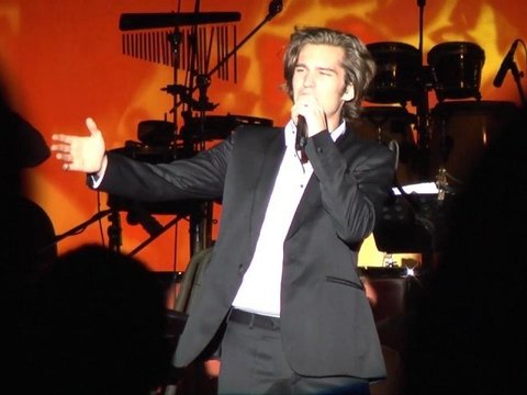 Succès pour Amaury Vassili et le Coll orchestra Symphonic Big Band dans les arènes de Trèbes :