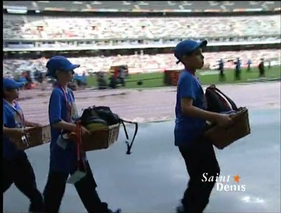 Les bénévoles dionysiens au meeting d'athlétisme Areva de Saint-Denis au Stade de France