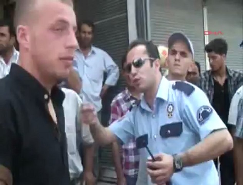 Van'da Sokak Ortasında Taşlı-Sopalı Kavga 7 Yaralı