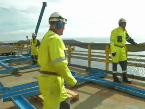 Dispute threatens to shutdown Norway oil industry