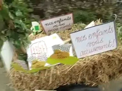 Manif pour sauver des espaces verts à Laval