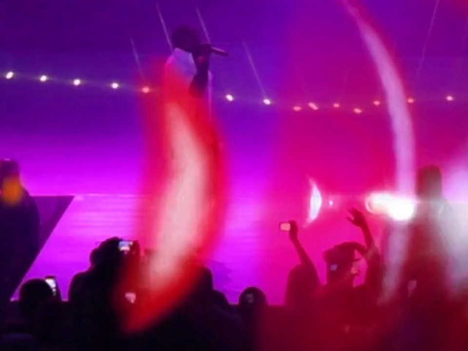 Kanye West singt bei Konzert für Freundin Kim Kardashian