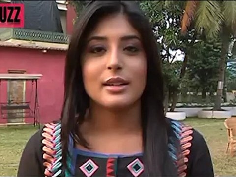 Mallika PUSHES Nidhi OFF A CLIFF in Kuch Toh Log Kahenge 6th July 2012