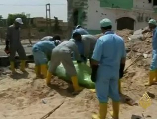 كتائب القذافي توقف قصفها لميناء مصراتة