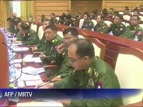 Première session au Parlement birman pour Aung San Suu Kyi