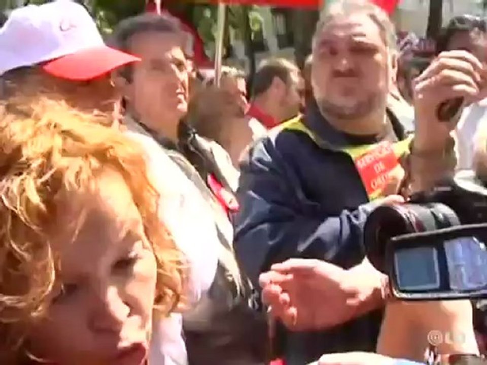 Leire Pajín se manifiesta con los sindicatos