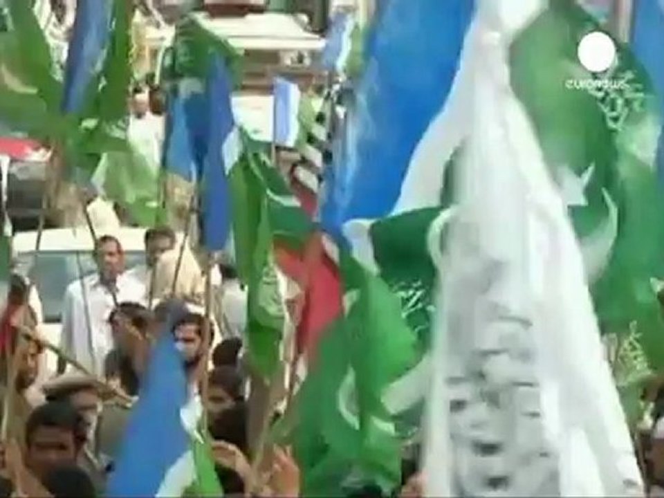 Pakistani protests over NATO's re-opened Afghan supply lines