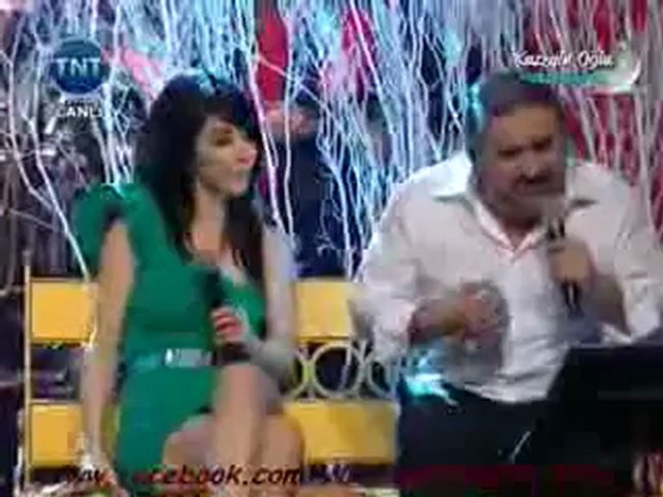 Volkan Konak & Hande Yener      "Unutama Beni  "