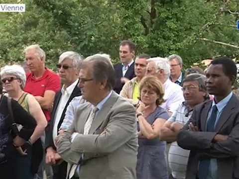 Inauguration de la nouvelle station d'épuration de Gençay et Saint-Maurice-la-Clouère (visite et intervention du Président Claude Bertaud))