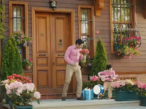 Asuman Karakollukçu & Mert Fırat - Anneler Günü Reklamı -