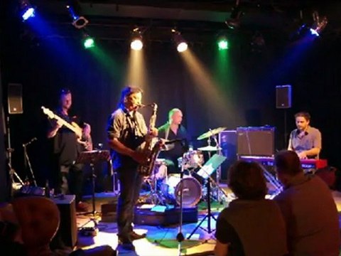 Philippe Berek live au Pacha mama