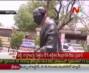 Mahatma Gandhi statue hanged in kurnool
