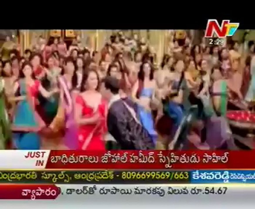 Akshay Kumar and Sonakshi Sinha's naughty romance in 'Rowdy Rathore'