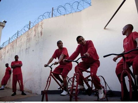 Au Brésil, des détenus pédalent contre une remise de peine