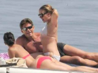 Scarlett Johansson Shows Off Her Bikini Body! - Hollywood Hot