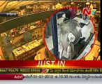 2 Women stealing laptop caught in CCTV footage