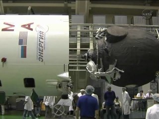 [ISS] Soyuz TMA-05M Encapsulated in Payload Fairing